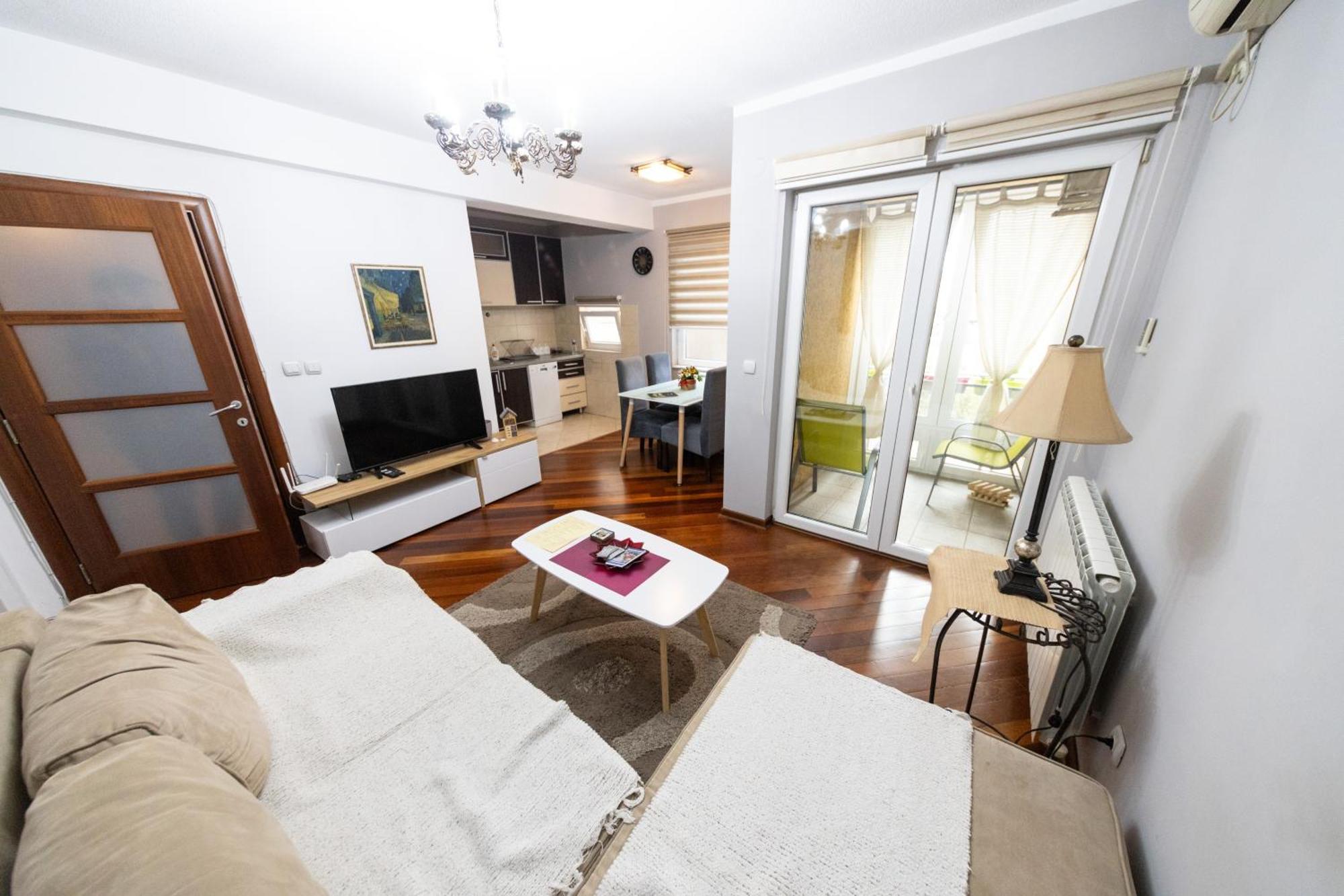 Lux Place Apartments Downtown Kragujevac Exterior photo